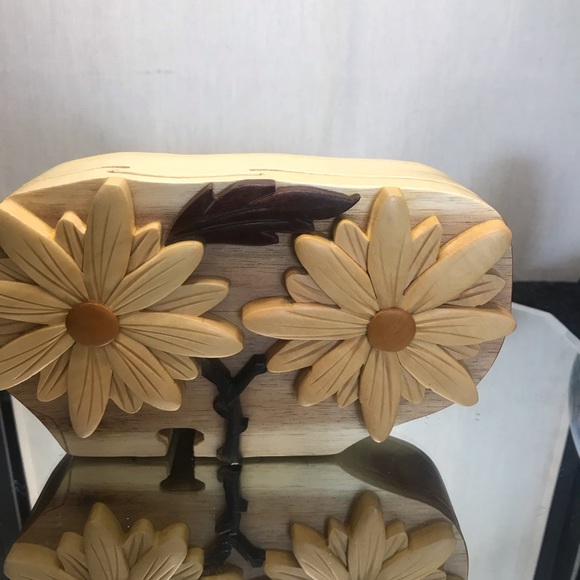 Carson Dans hand crafted wood box - Picture 2 of 3